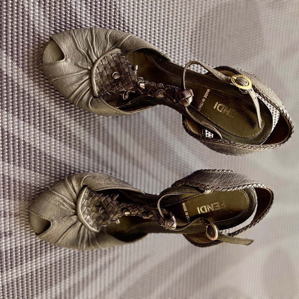 FENDI Vintage Legit Navy Blue Size 7 Retro pumps